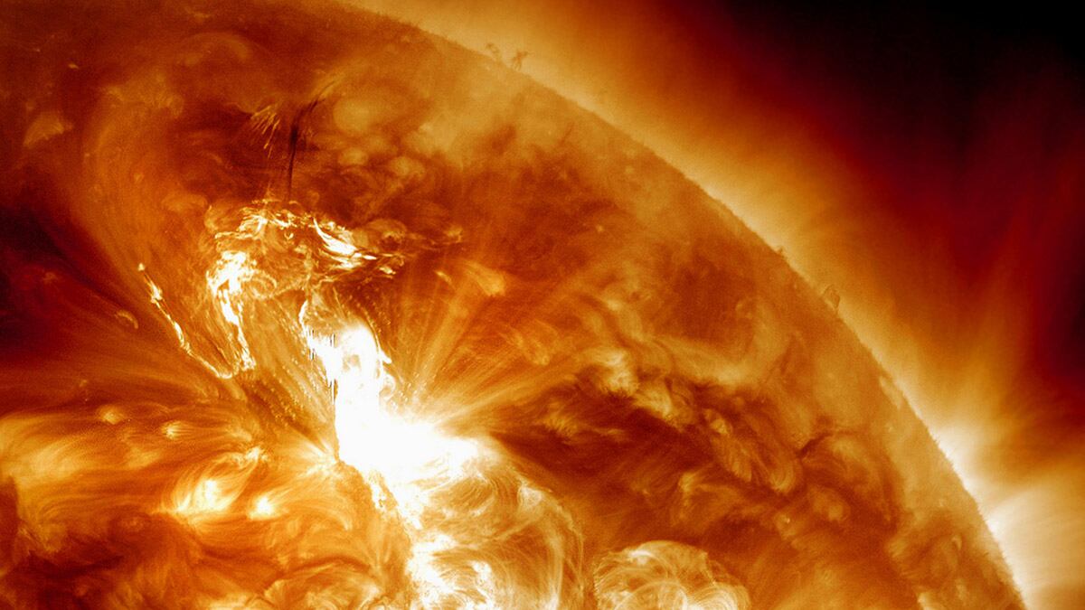 cheats/2012/01/24/earth-hit-by-epic-solar-storm/solar-storm-hits-earth-2012-cheat_ma3fwg