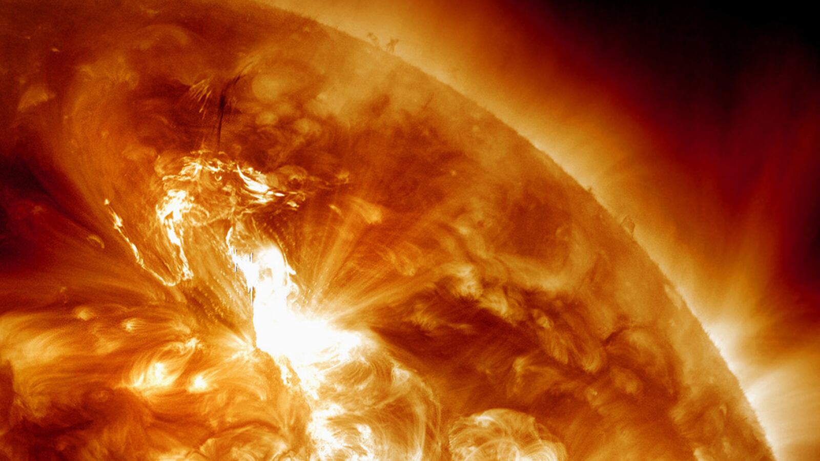 cheats/2012/01/24/earth-hit-by-epic-solar-storm/solar-storm-hits-earth-2012-cheat_ma3fwg