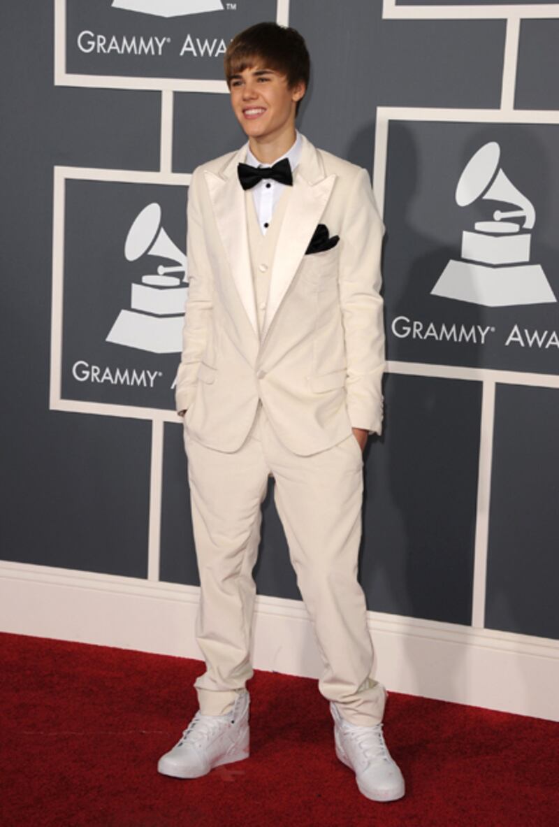 galleries/2011/02/13/best-of-grammy-s-red-carpet/grammy-red-carpet---bieber_pzdwnp
