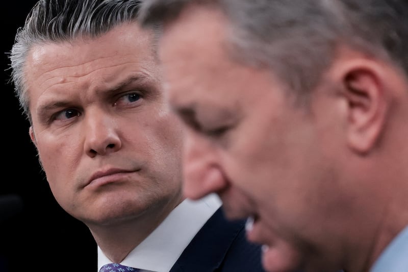 U.S. Secretary of Defense Pete Hegseth and Chairman of the Joint Chiefs of Staff General Dan Caine hold a briefing amid the U.S.-Israeli conflict with Iran, at the Pentagon in Washington, D.C., U.S., March 31, 2026. REUTERS/Jonathan Ernst