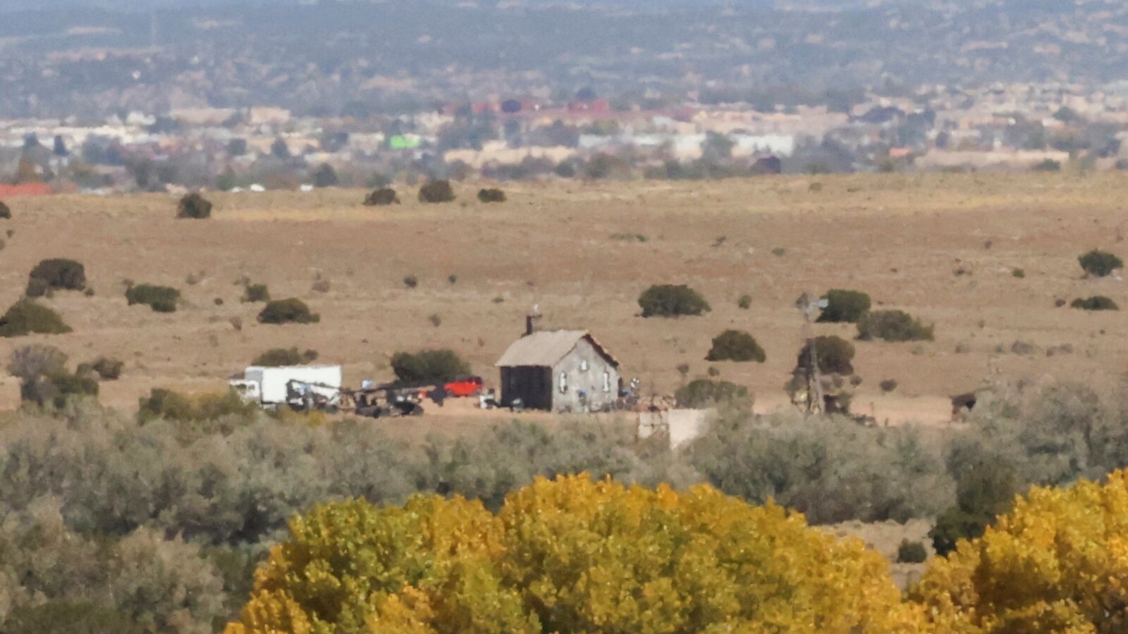 2021-10-23T192829Z_855114223_RC2OFQ9YFFCE_RTRMADP_3_FILM-RUST-SHOOTING_oigenq