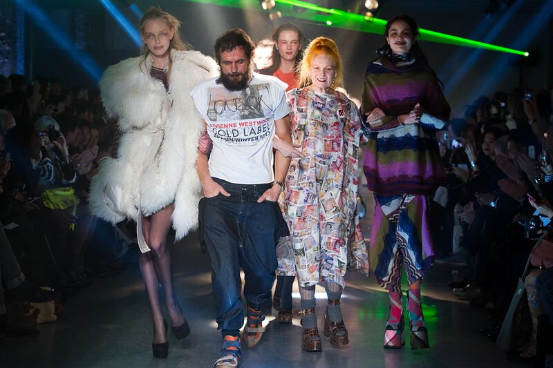 galleries/2012/03/07/louis-vuitton-alexander-mcqueen-and-more-paris-fashion-week-fall-winter-2012-photos/paris-fashion-wrap-vivienne-westwood_bqvlec