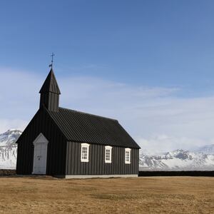 articles/2014/04/17/iceland-is-beautiful-and-sooo-weird/140416-fallon-iceland-tease_hupbtt