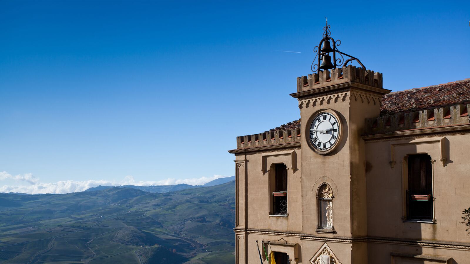 articles/2014/11/16/for-rent-priceless-historic-sites/141115-betesh-historic-tease_dcrfqv