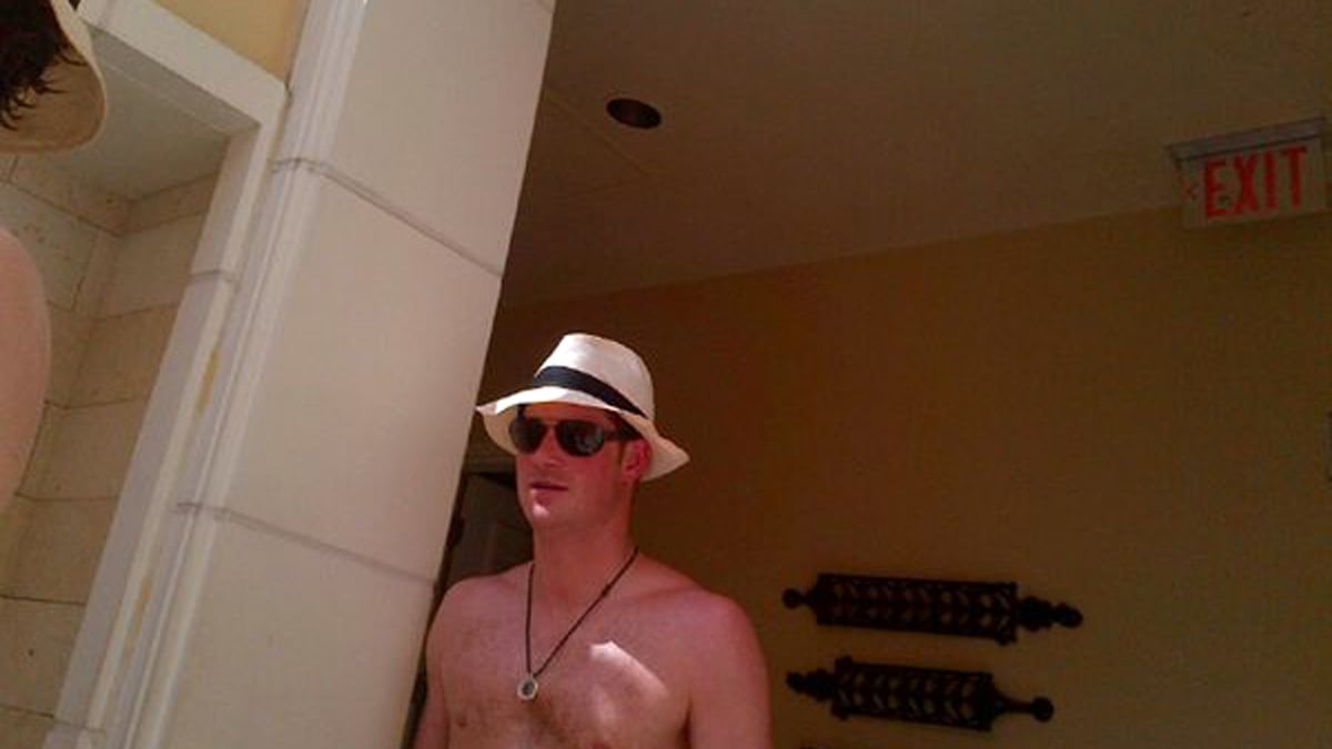 articles/2012/10/25/british-secret-service-jailed-me-for-claiming-i-was-harry-s-girl-model/prince-harry-shirtless-royalist-sykes_z9s39f