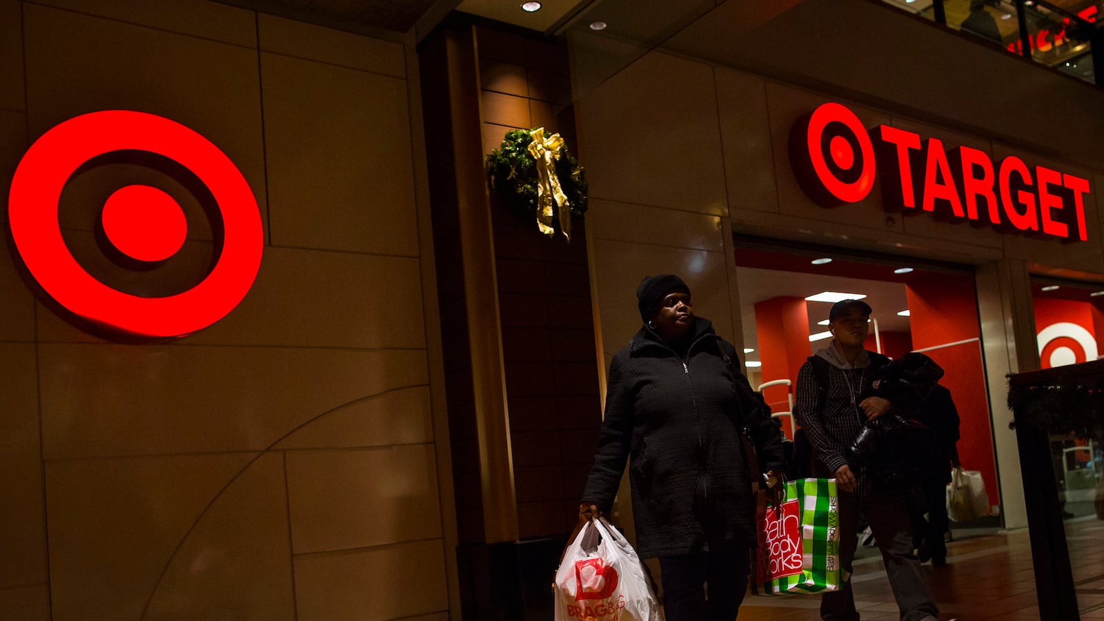 cheats/2013/12/19/target-customers-hacked/131219-target-hacked-cheat_uscrhi