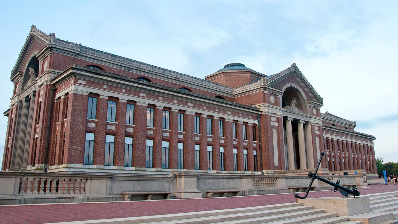 2018-03-26T222106Z_855618239_RC1A42A45750_RTRMADP_3_USA-SECURITY-WASHINGTON-BASES_zjvgdn