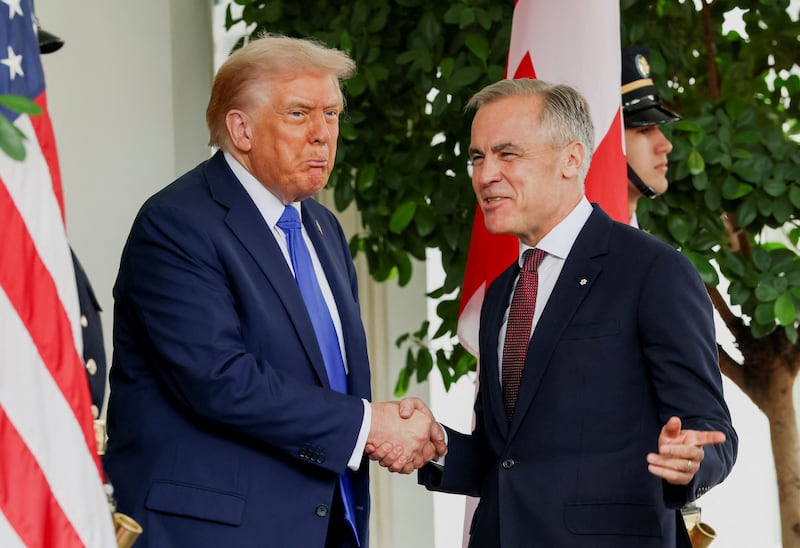 U.S. President Donald Trump welcomes Canada's Prime Minister Mark Carney at the White House in Washington, D.C., U.S., October 7, 2025. REUTERS/Evelyn Hockstein