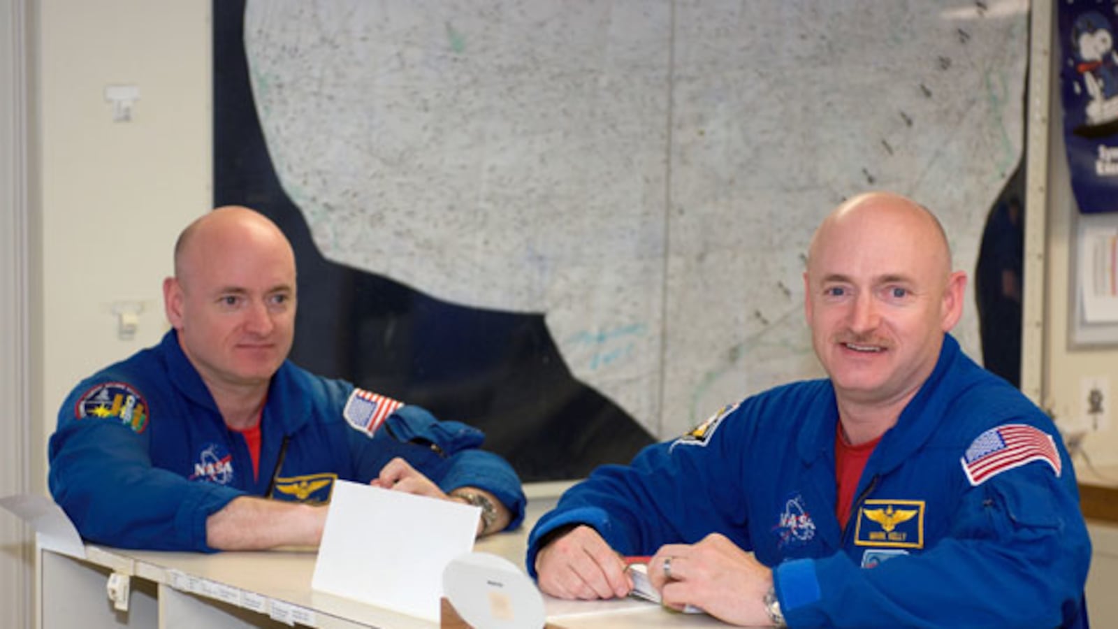 galleries/2010/10/03/super-twins/famous-twins---space-twins_td8x3s