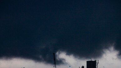 cheats/2011/05/24/twin-tornadoes-strike-oklahoma/ok-tornadoes_hevy0a