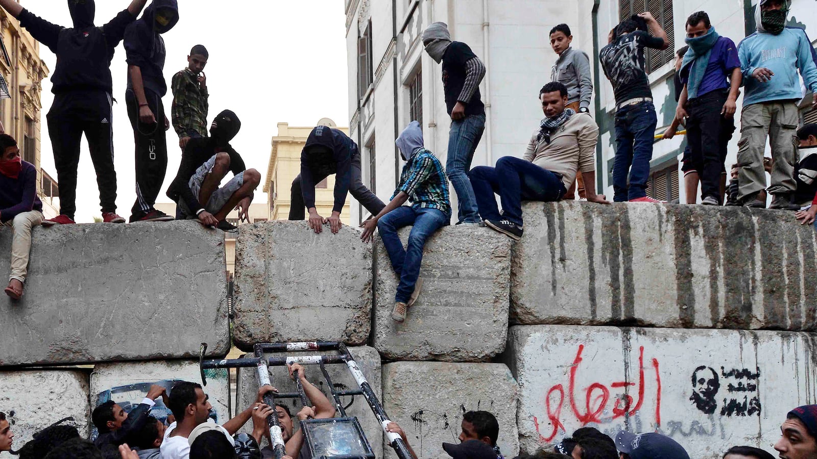 cheats/2012/11/19/protests-break-out-in-cairo/egypt-protest-cheat_kf6pnw