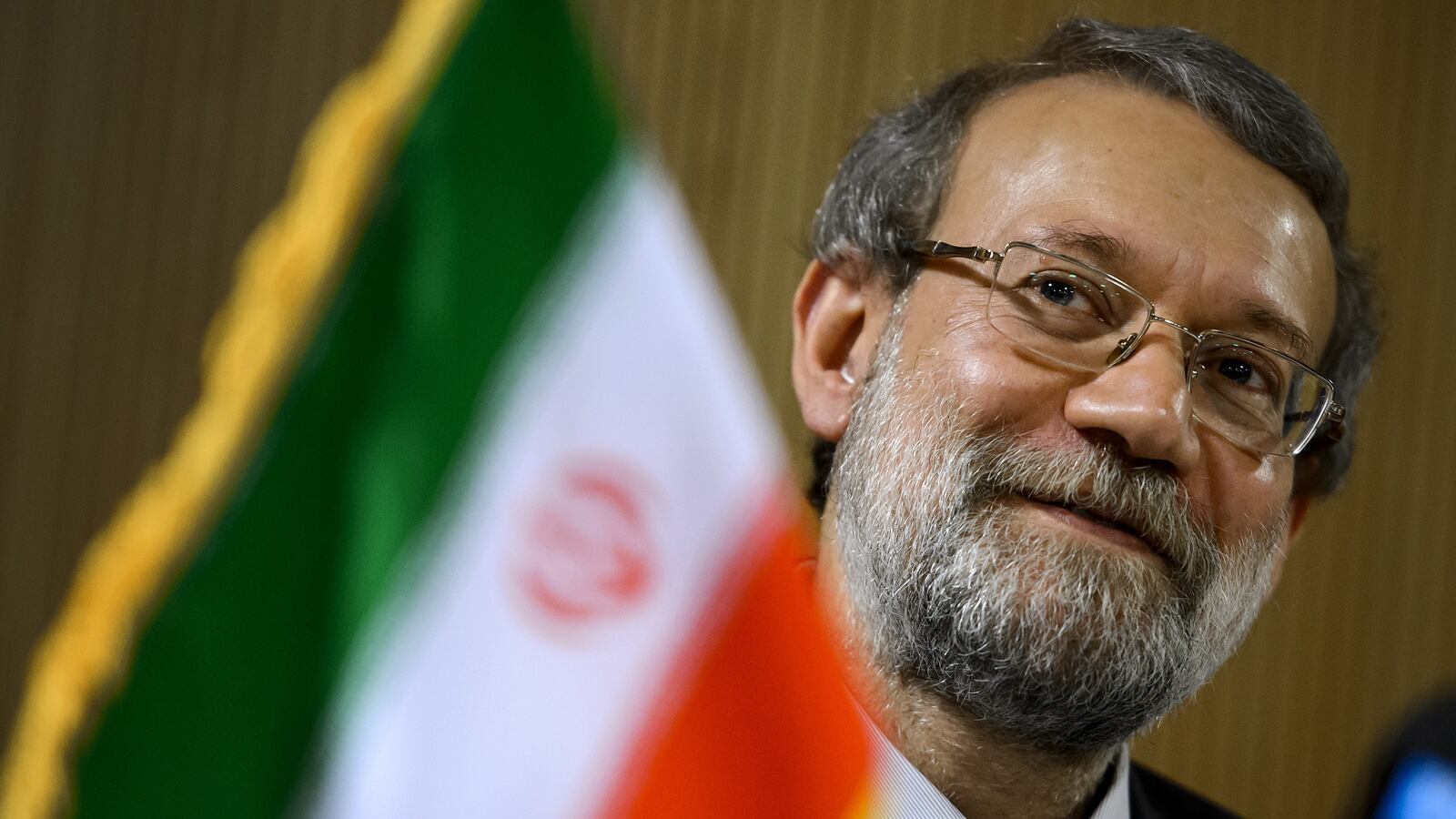 articles/2013/10/17/behind-the-smiles-in-geneva-no-concrete-progress-in-iran-negotiations/131016-adler-geneva-tease_hnugqv