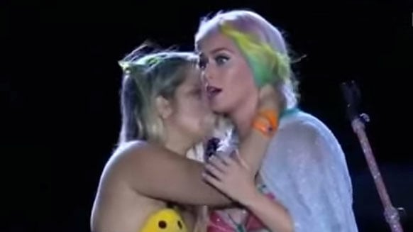 articles/2015/09/30/katy-perry-getting-groped-by-a-fan-isn-t-funny/150930-shire-perry-groped-tease_kqadw7