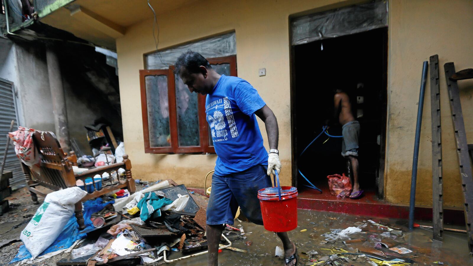 cheats/2016/05/22/sri-lanka-floods-kill-at-least-71/160522-sri-lanka-floods-cheat_gpoqnu