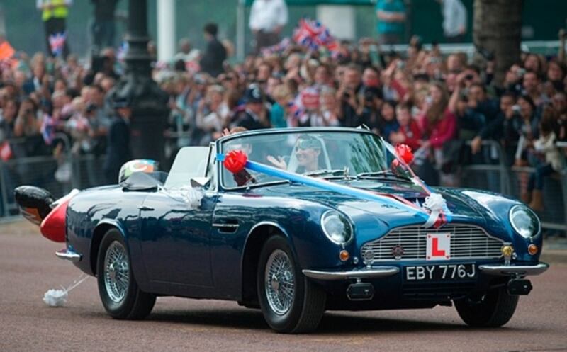 articles/2011/04/29/the-happy-couple-speeds-off/prince-william-princess-kate-convertible_kcro29