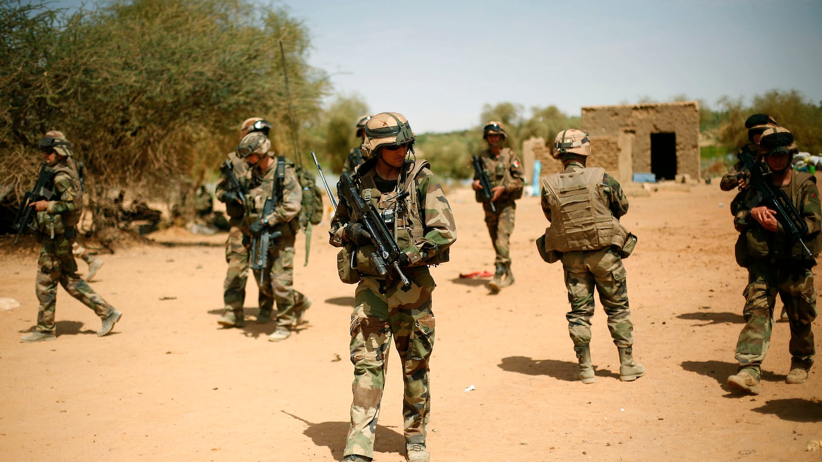 cheats/2013/02/11/mali-rebels-attack-french-forces/130211-mali-fighting-cheat_pddpd4