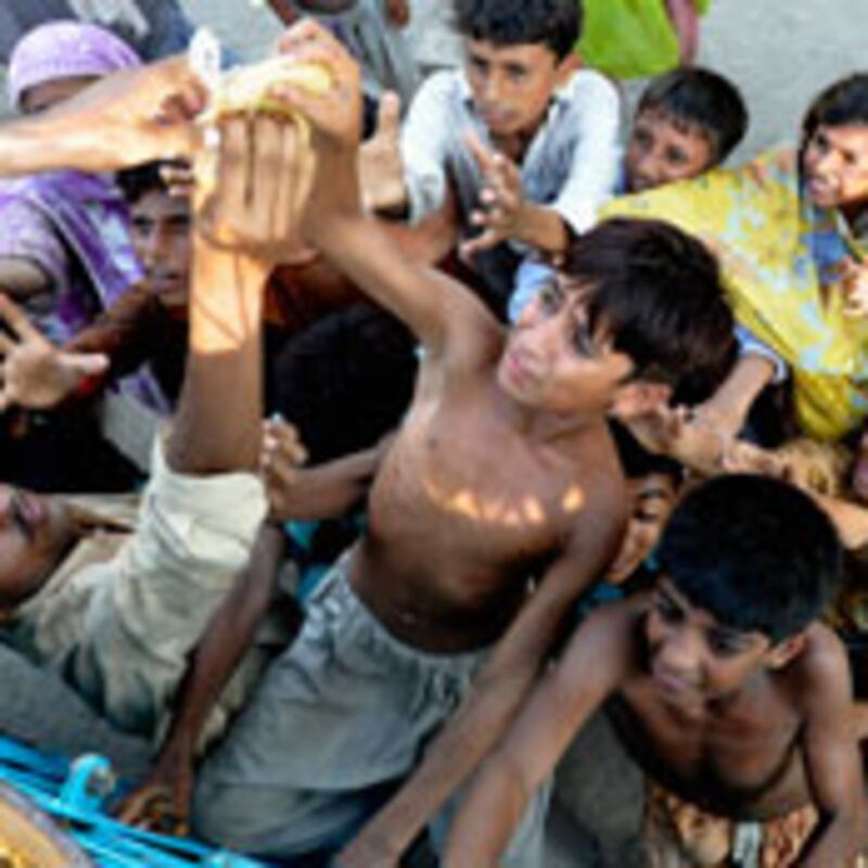 articles/2010/08/19/pakistan-flood-ignored-by-west-and-muslim-world/varadarajan-pakistan_121128_hwlu3u
