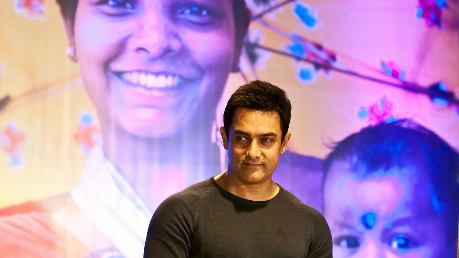 articles/2012/07/29/satyamev-jayate-host-aamir-khan-bollywood-s-rebel-with-a-cause/aamir-khan-show.jpg_kmeddx