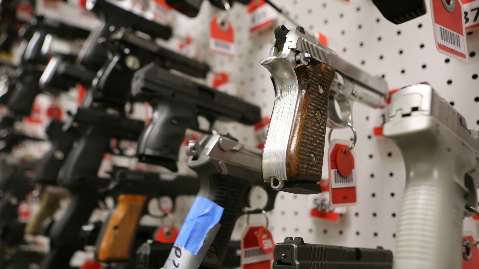 cheats/2015/10/19/poll-desire-for-stricter-gun-laws-up/151019-guns-cheat_fhbb9v