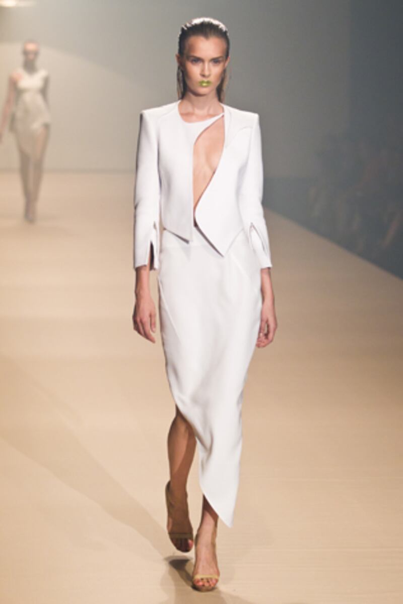 galleries/2011/09/30/paris-fashion-week-spring-summer-2012-photos/mugler2-paris-fashion-photos_lzent1