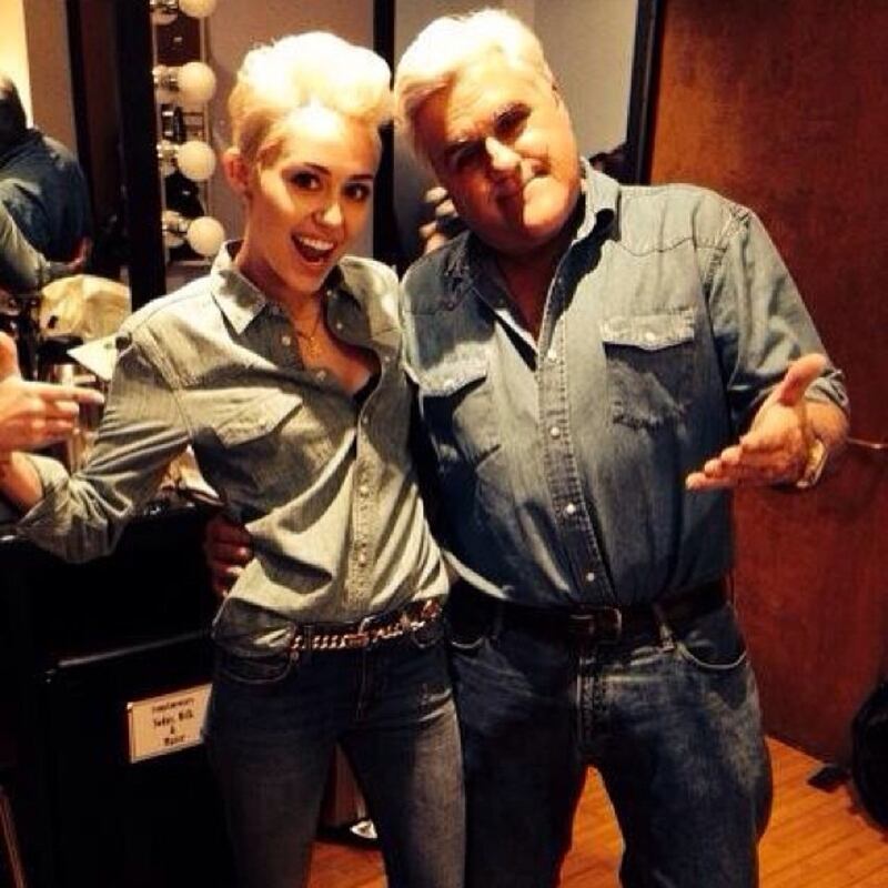 galleries/2014/02/02/meryl-streep-katy-perry-the-week-s-best-celebrity-selfies-photos/miley_qx8zwf
