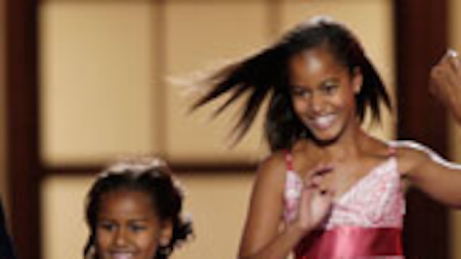 articles/2008/11/15/my-pals-sasha-and-malia-1/2-winnik-obama-kids_gnyytv