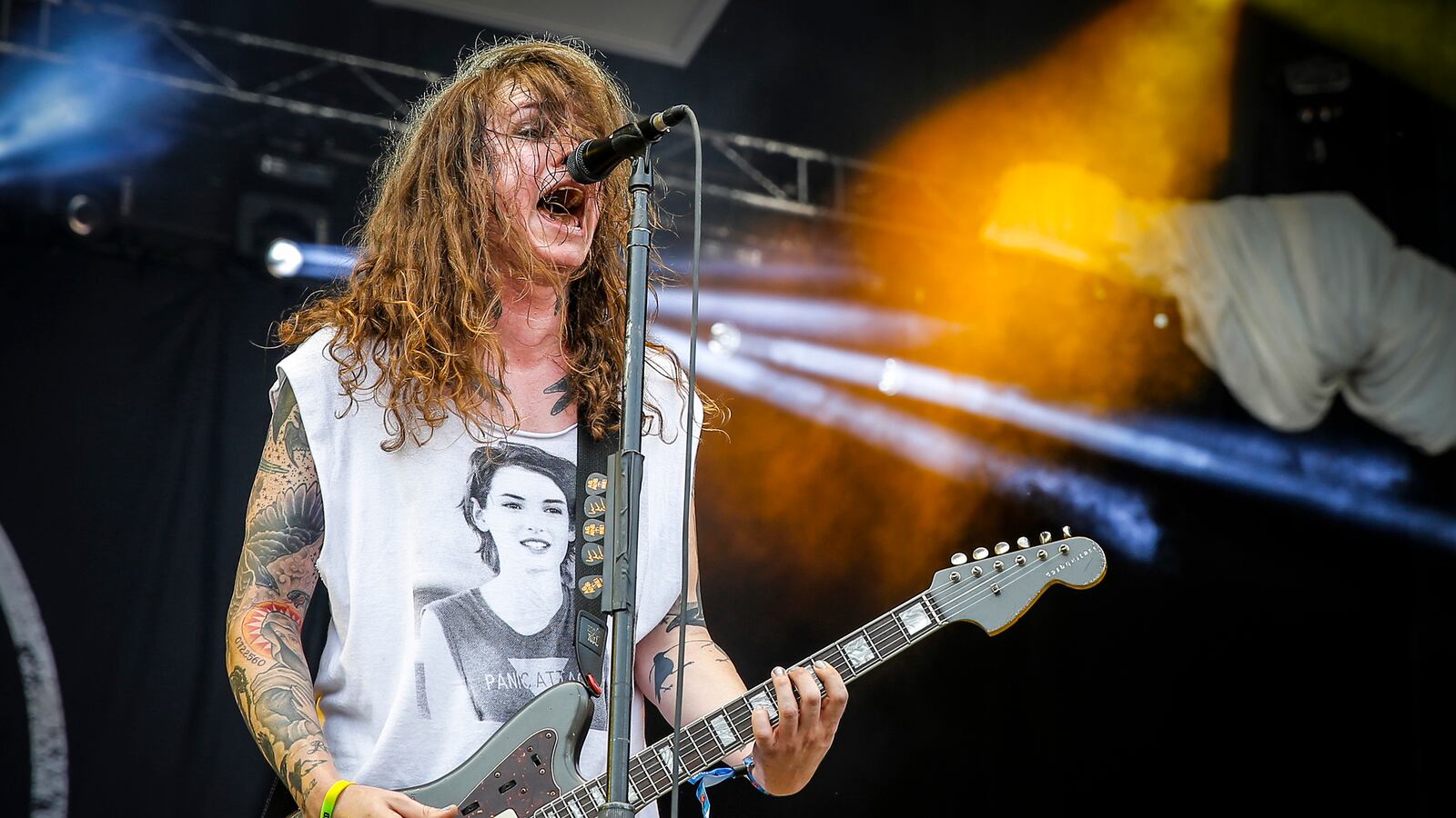 articles/2014/10/10/laura-jane-grace-s-trans-punk-rebellion/141009-leon-laura-jane-grace-tease_txedqd