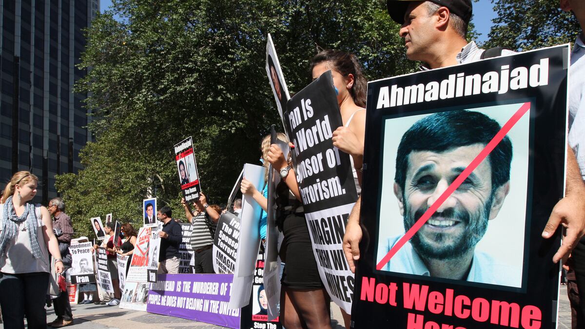 articles/2011/08/16/where-will-ahmadinejad-stay-on-9-11-anniversary/ahmadinejad-wallace_qt2djv
