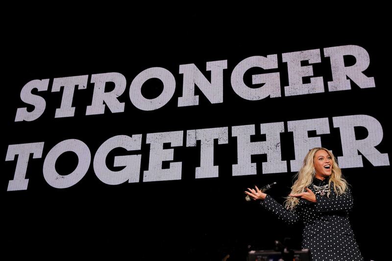 galleries/2016/11/07/musicians-get-political-campaign-concerts-in-2016/161107-campaign-concerts-01_o27sgy