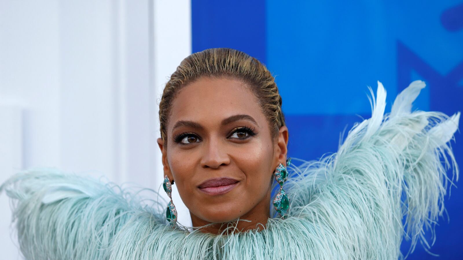 cheats/2016/11/03/beyonce-to-perform-at-hillary-concert/161103-beyonce-hillary-cheat_yis0ij