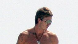 galleries/2009/09/27/men-in-speedos-a-brief-history/speedo---david-beckham_kqect7