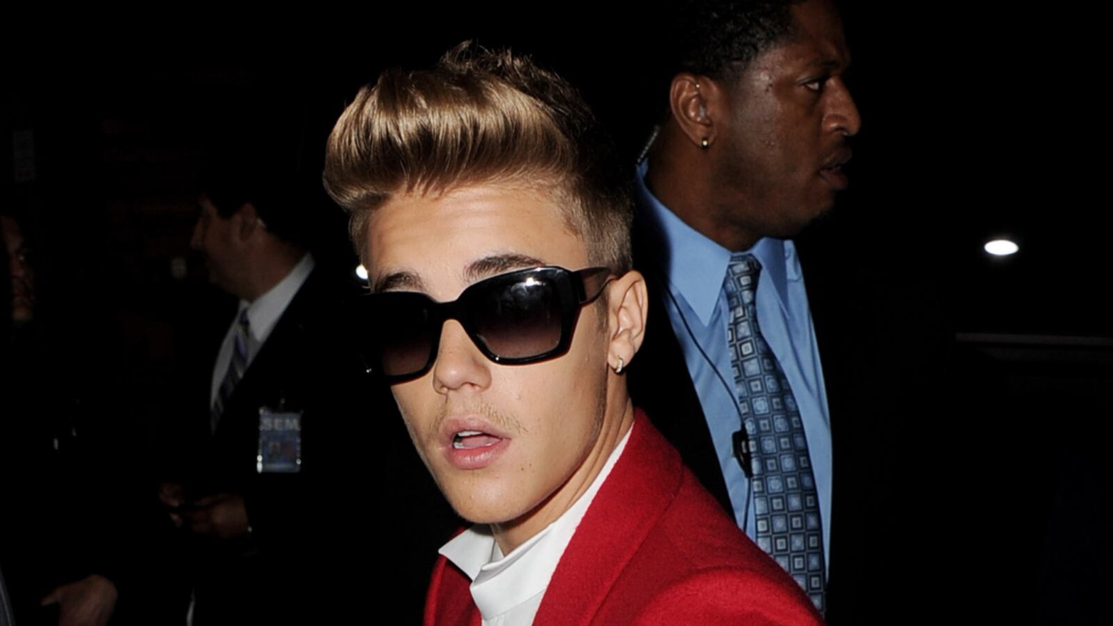 cheats/2014/01/14/bieber-detained-for-felony-egging/140114-bieber-detained-cheat_wkh829