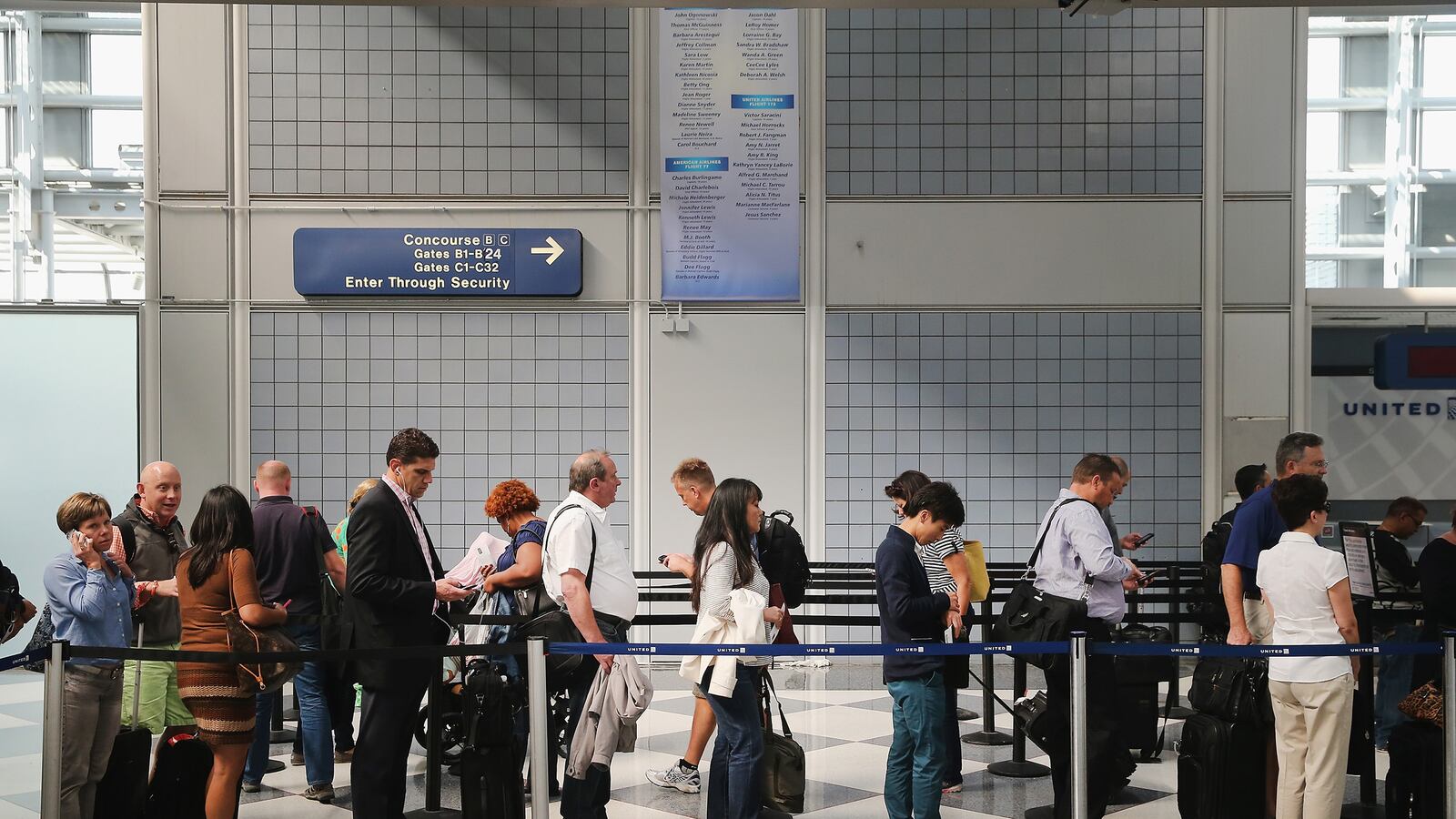 cheats/2014/09/26/arson-shuts-down-chicago-faa-center/140926-chi-airport-cheat_bohmij