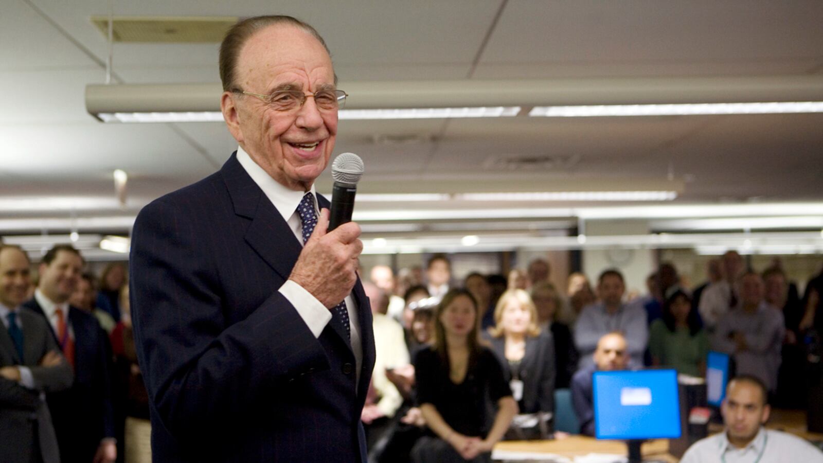 articles/2011/07/14/murdoch-phone-hacking-scandal-roils-wall-street-journal-newsroom/wsj-murdoch-summers_e4oi01