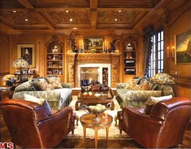 galleries/2010/08/04/the-house-where-michael-jackson-died/where-jacko-died---12_pxba0i