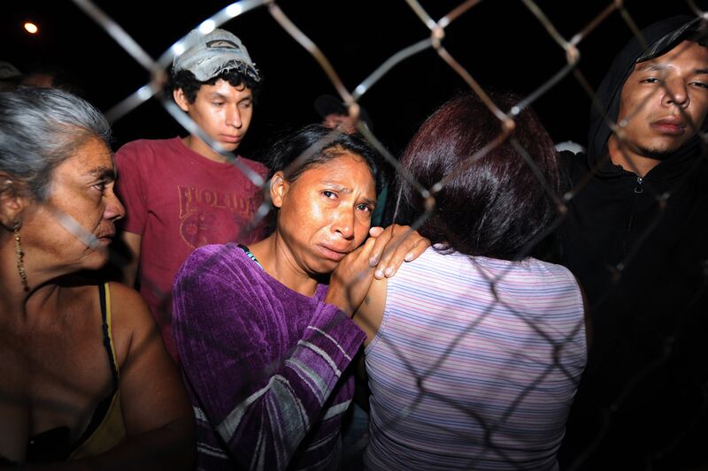 galleries/2012/02/15/honduras-prison-fire-photos/honduras-prison-fire-photos-three_lartt2