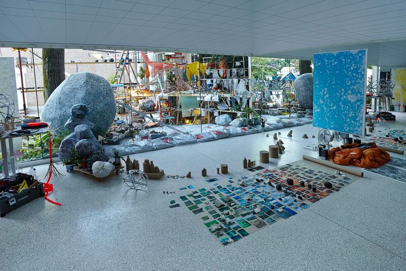 galleries/2013/05/29/venice-biennale-artist-sarah-sze-s-career-highlights-photos/130528-Sze-09_ylkcdu