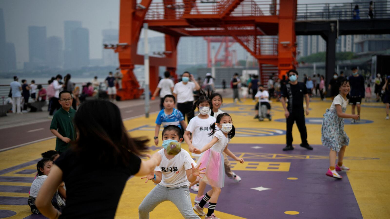 2022-06-01T095037Z_1327155808_RC2WIU9D6RJN_RTRMADP_3_HEALTH-CORONAVIRUS-CHINA_zwtihu