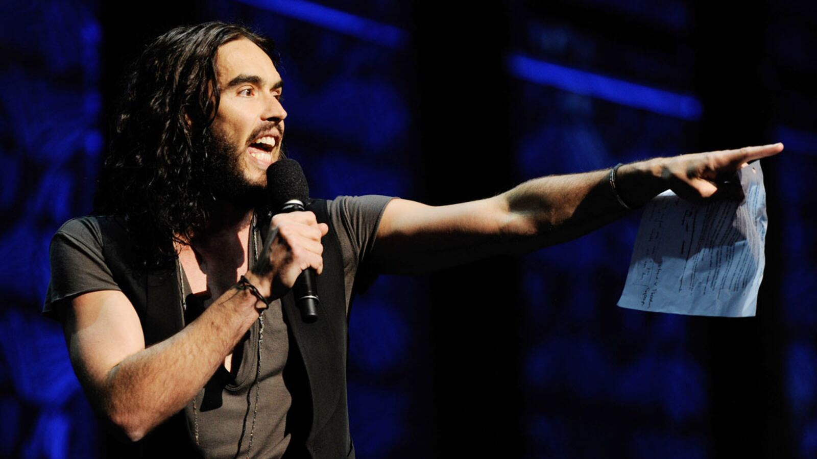 cheats/2012/03/15/russell-brand-nabbed-for-iphone-smash/russell-brand-arrest-cheat_ki3nd2