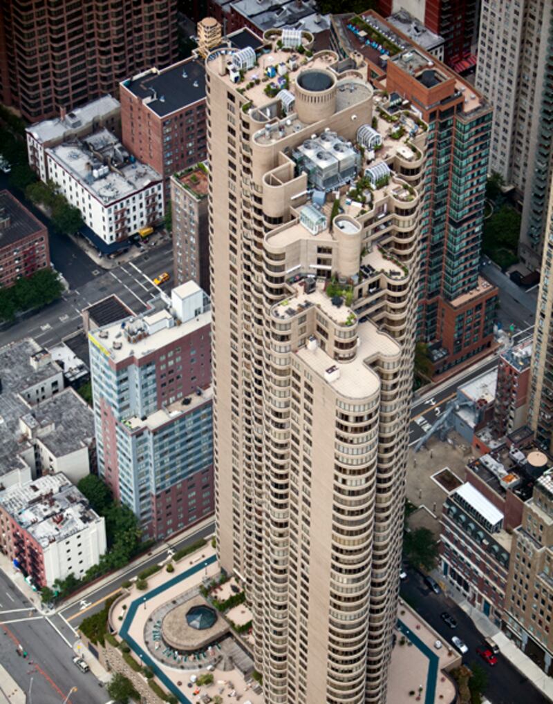 galleries/2012/04/22/earth-day-2012-new-york-rooftop-photos-by-alex-maclean/the-corinthian-rooftop-garden_rzwayr