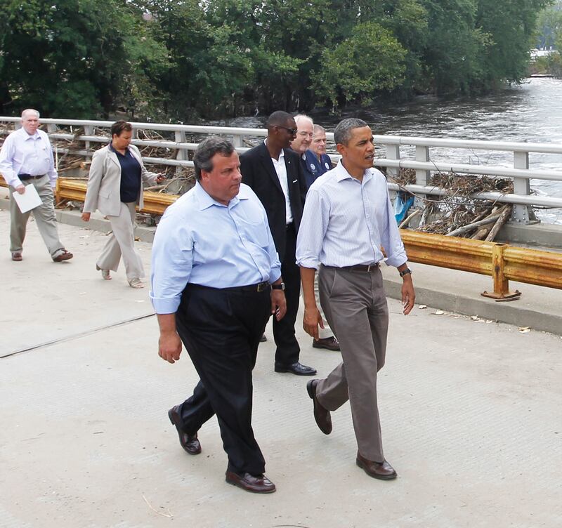 galleries/2013/05/28/barack-obama-and-chris-christie-s-jersey-shore-bromance-photos/obama-christie-2011-irene2_wnshze
