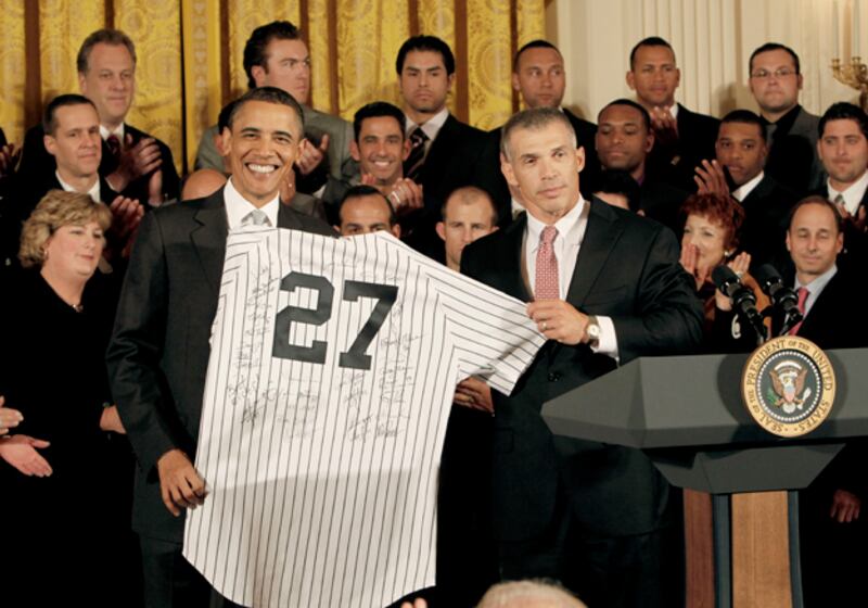galleries/2010/06/16/awkward-presidential-encounters/awkward-prez-encounters---yankees-obama_yozaem
