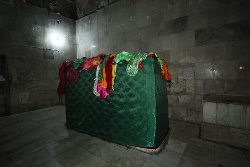 galleries/2014/08/21/inside-the-yezidi-temple-photos/140820-luongo-yazidi-7_utceyb