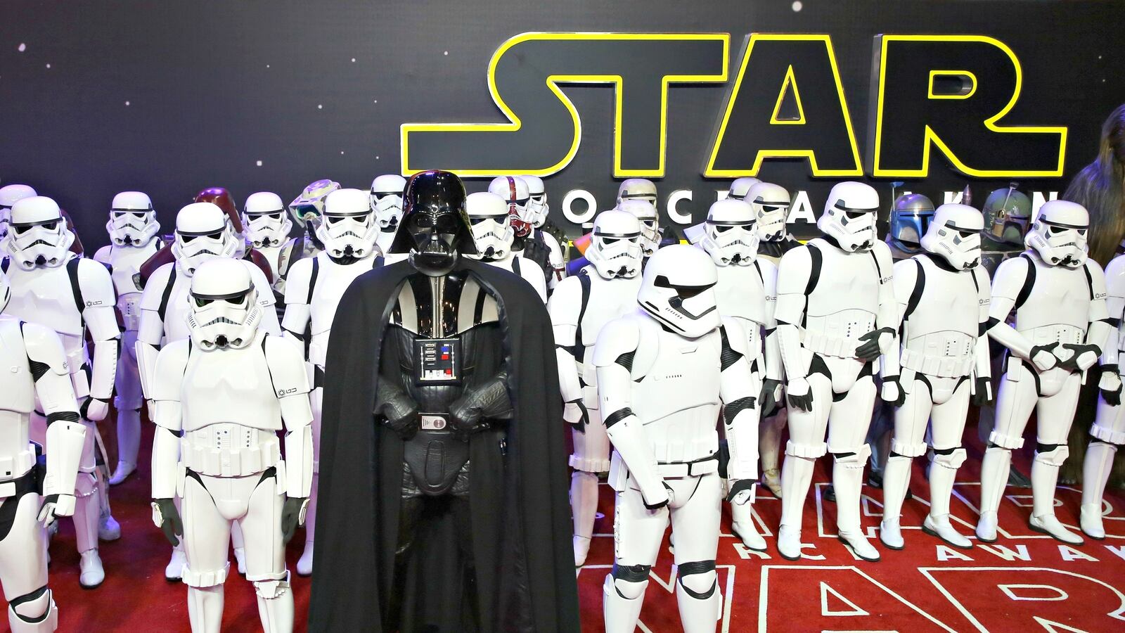 cheats/2016/04/12/global-box-office-hit-record-38b-in-2015/160412-star-wars-box-office-2015-cheat_iry5wc
