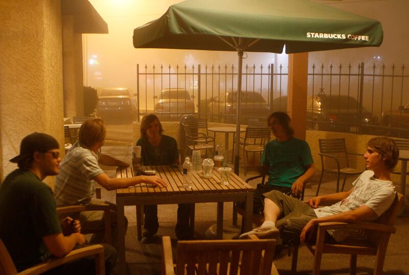 galleries/2011/07/06/phoenix-dust-storm-photos-videos/phoenix-dust-storm5_ehdhri