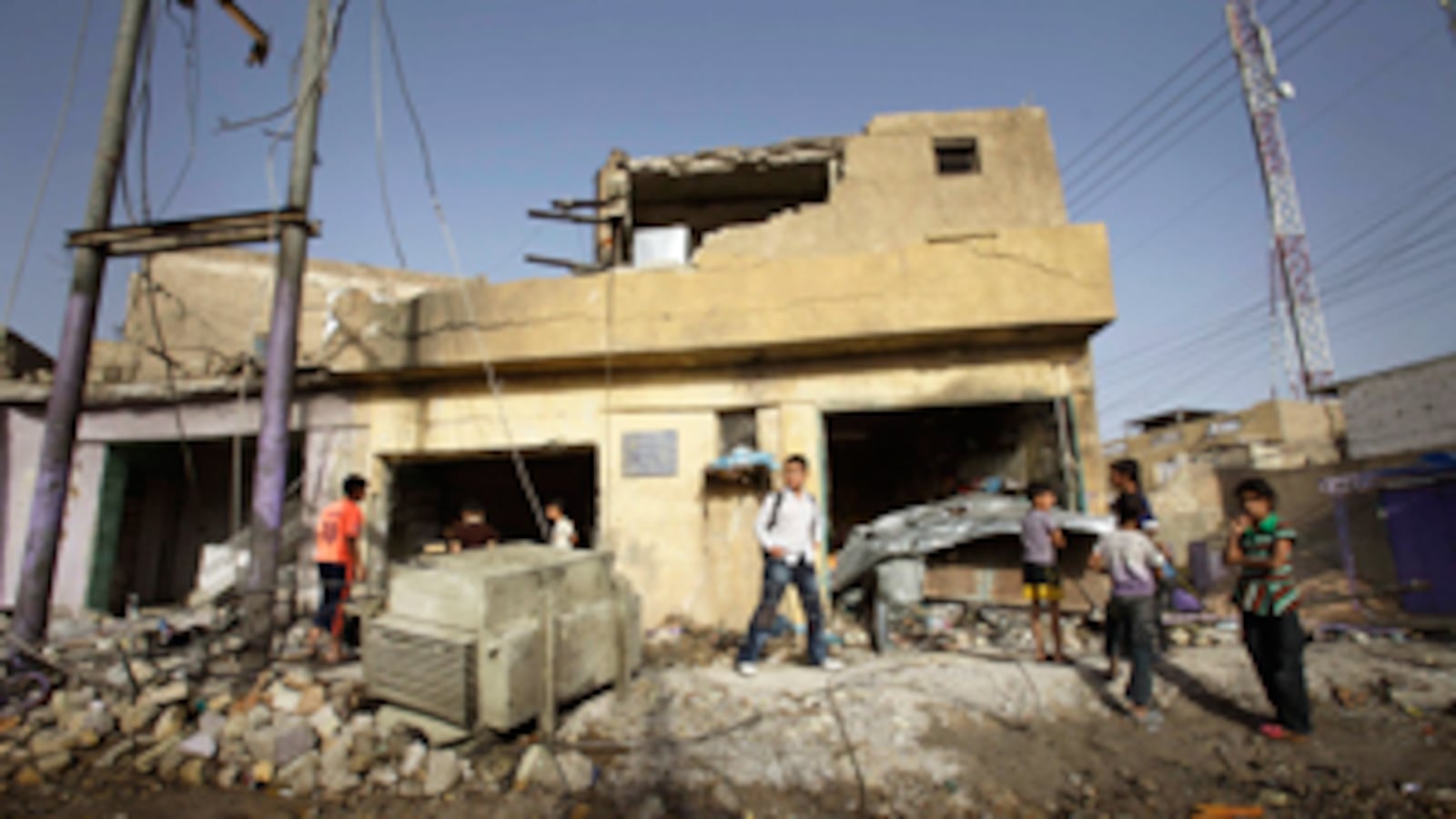 cheats/2011/05/12/twin-pakistan-bombs-kill-69/pakistan-bombing-2_aoaiot