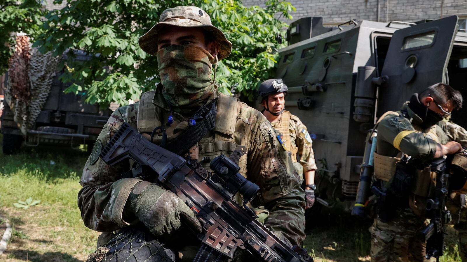 2022-06-02T220906Z_1378220425_RC2RJU9WZJKD_RTRMADP_3_UKRAINE-CRISIS-LUHANSK-REGION_xzqiwe