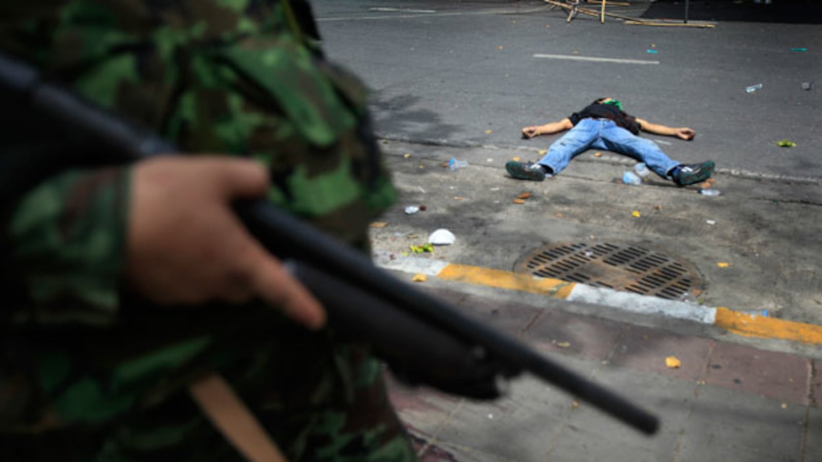 galleries/2010/05/14/thailand-protests/thai-protests-1_rym635