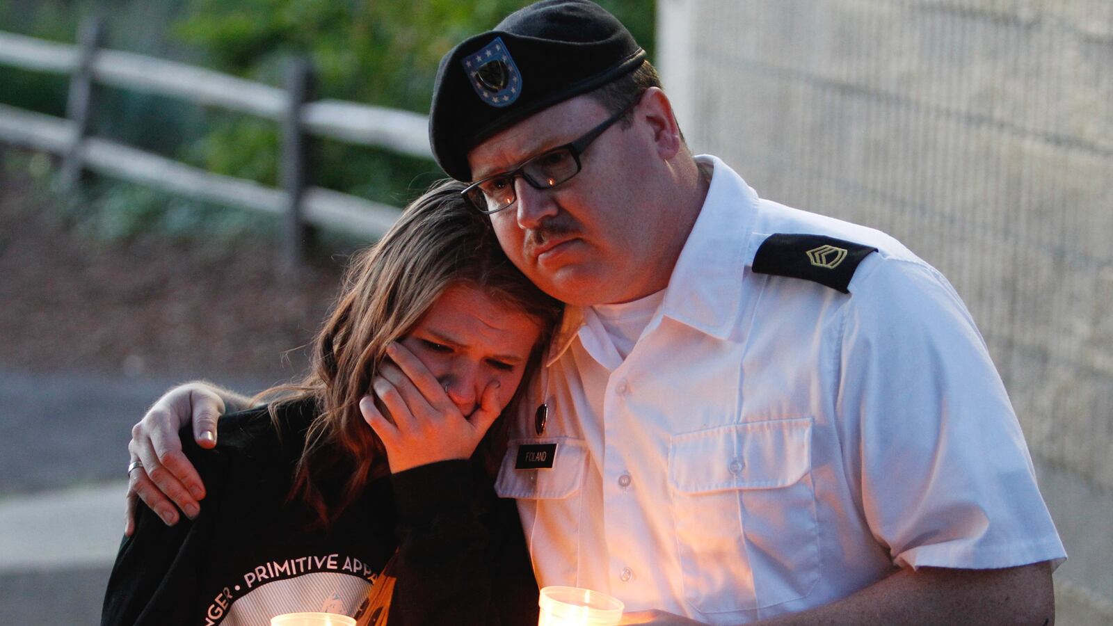 cheats/2014/06/11/oregon-shooter-armed-with-ar-15/140611-oregon-shooting-cheat_mcxoer