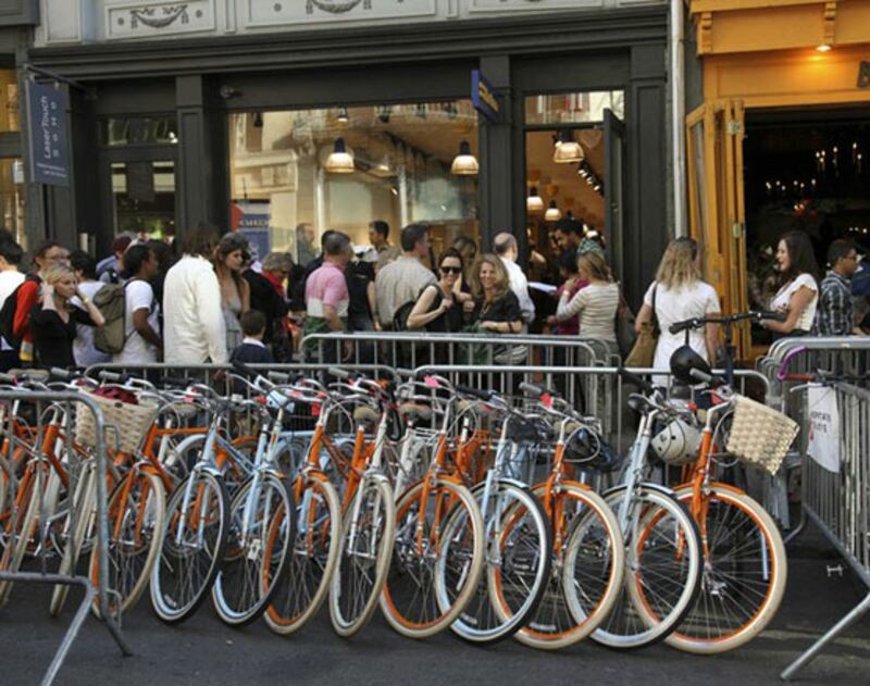 galleries/2010/09/03/girls-on-bikes/girls-on-bikes-1_x6x2f0